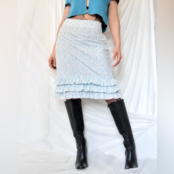 90’s Guess Floral Over the Knee Skirt with ruffles - Picture 5 of 8